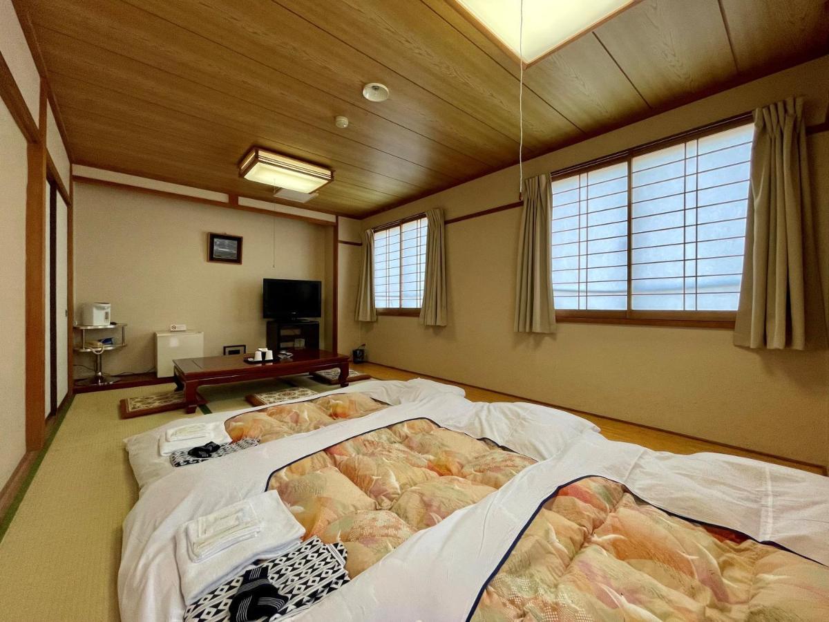 Hitachi Hotel Crane 外观 照片
